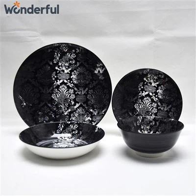 Set peralatan makan hitam